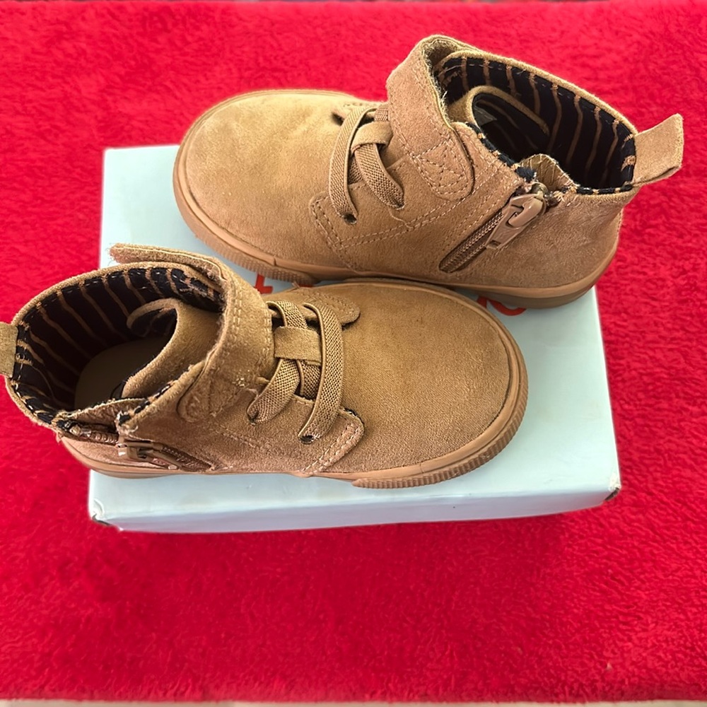 Gently Used Size 6 Cat & Jack Toddler's Malik Sneakers